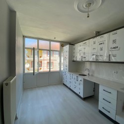 ÖZCAN AKTAŞ EMLAKNOMİ'DEN PİRİRESİ MAHALLESİNDE SATILIK BAKIMLI 3+1 DAİRE ÖZCAN AKTAŞ EMLAKNOMİ'DEN PİRİRESİ MAHALLESİNDE SATILIK BAKIMLI 3+1 DAİRE